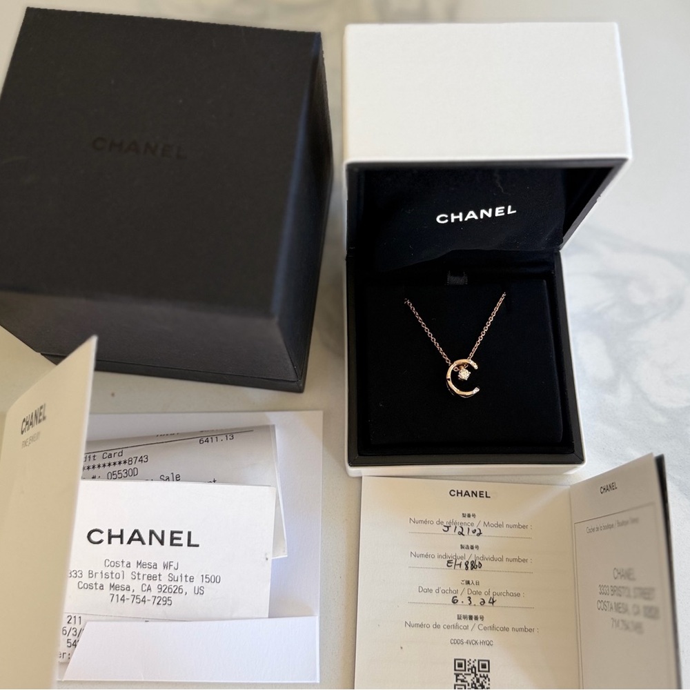 CHANEL Coco Crush Beige Gold Necklace